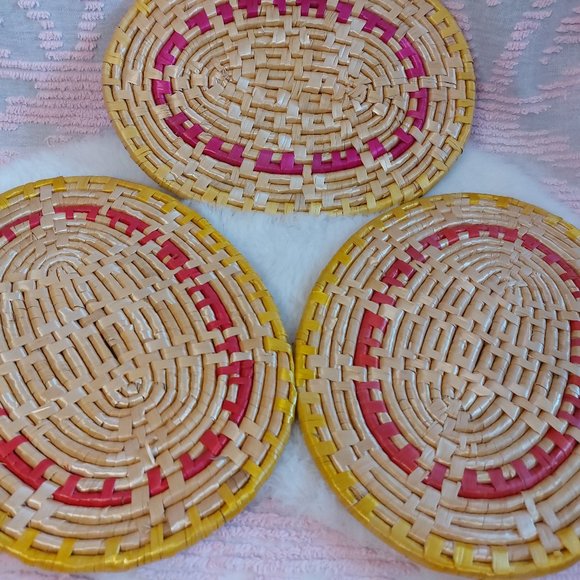 Vintage Handmade Wicker Oval Table Mat Lot of 3 Red/Pink/Burgundy 11.5" x 8.5" - Picture 2 of 8